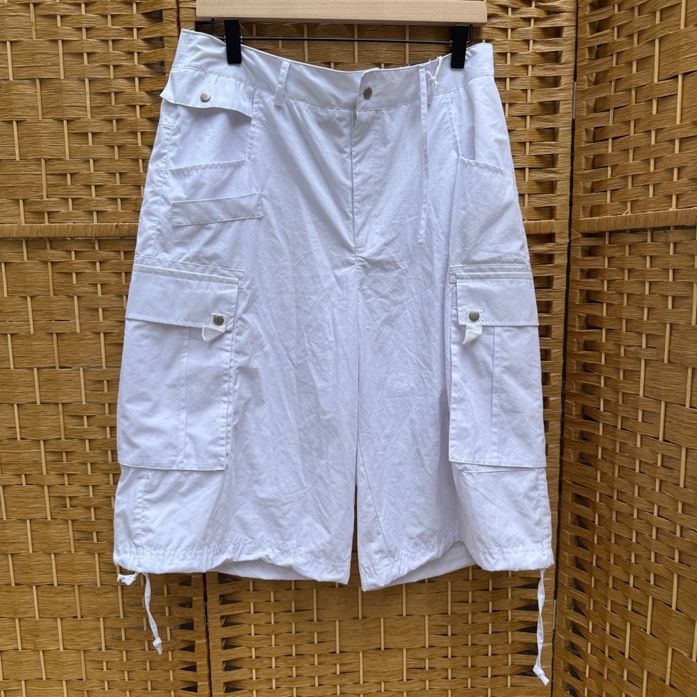 NWTCharlotte Russe White Cargo Women Shorts Size Large‎